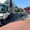Zderzenie ciężarówki z osobówką w Starej Wsi. Kierowca trafił do szpitala