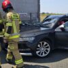 Samochód osobowy wjechał w tył ciężarówki. Osobówką jechała rodzina z dwójką dzieci. Rodzina z dwójka dzieci.