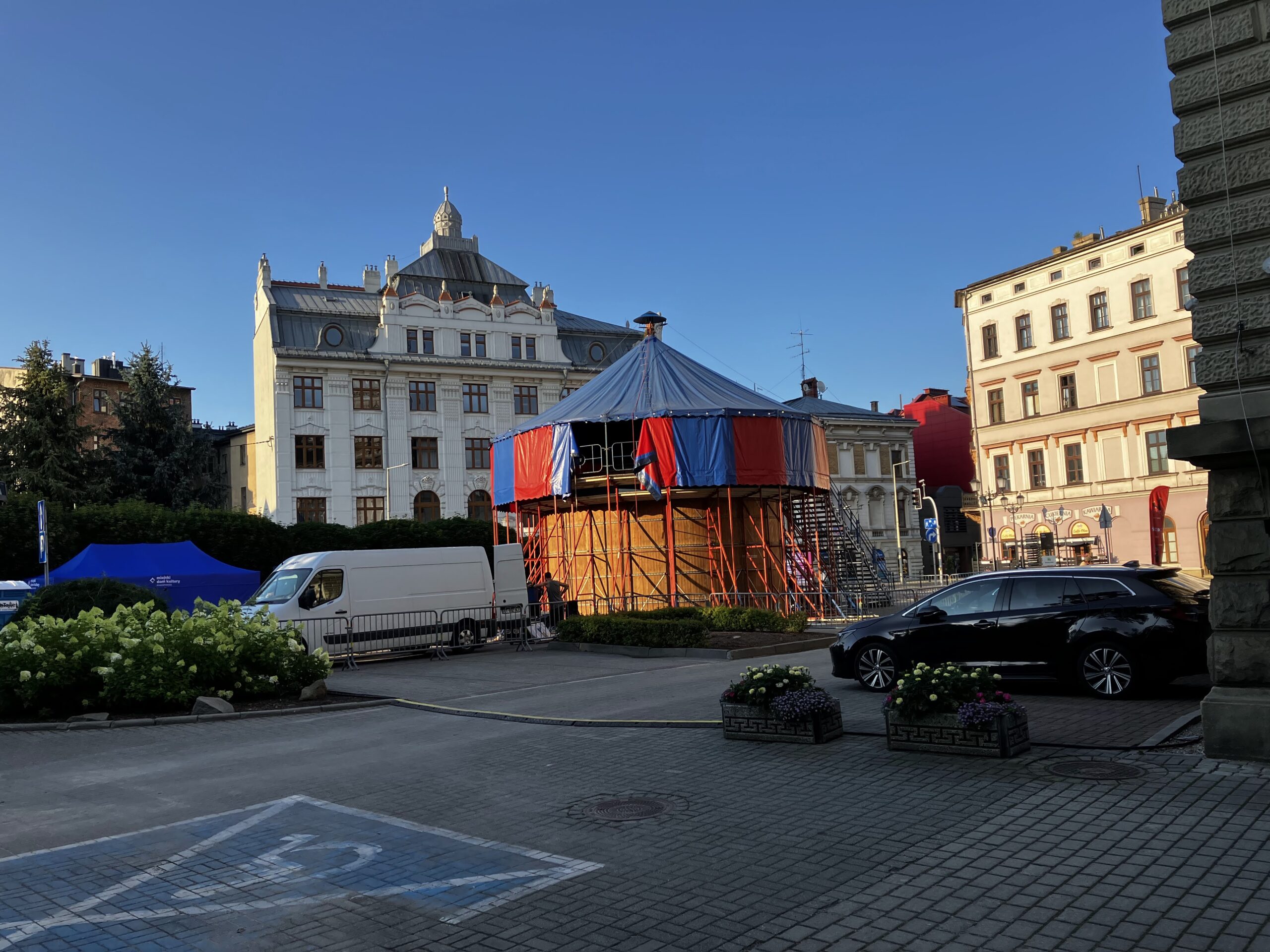 Tło