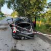 16-latek bez prawa jazdy rozbił auto o drzewo. Na przejażdżkę zabrał kolegów