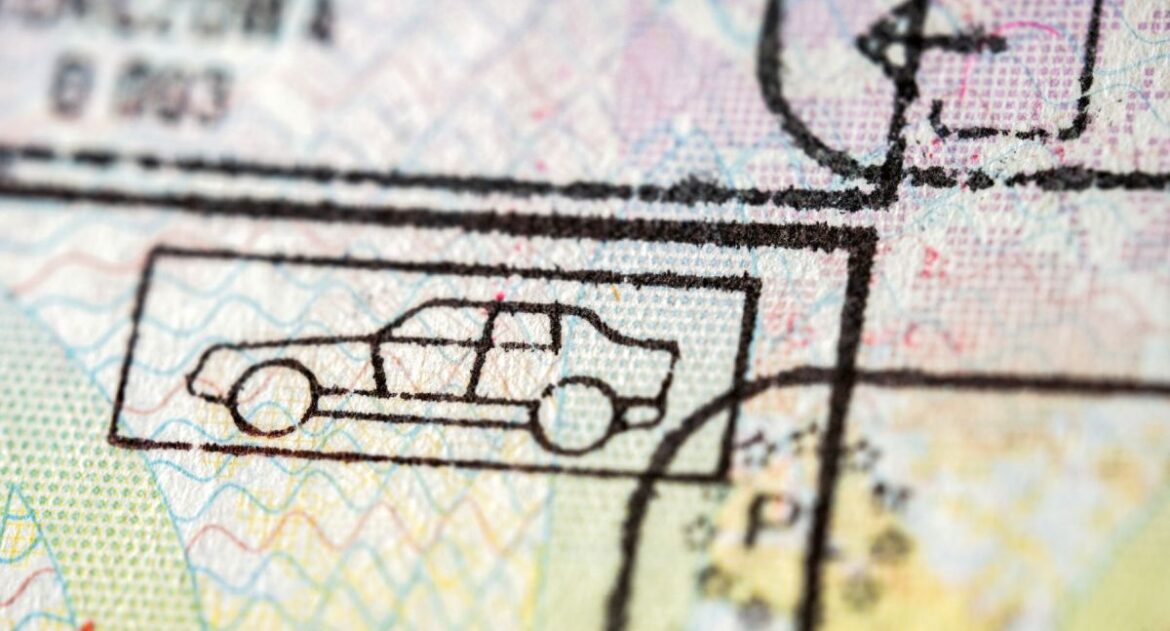 Nowa usługa w mObywatelu: oto co od teraz musi wiedzieć każdy kierowca w Polsce