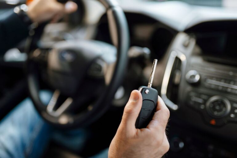 w jakich sytuacjach weryfikacja polisy w aplikacji bywa pomocna