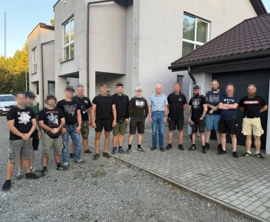 Tło