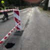 Głęboka wyrwa na drodze przez Przegibek. Wprowadzono ruch wahadłowy