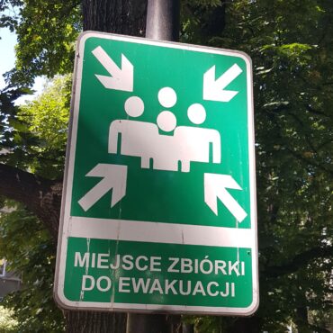 znak miejse zbiórki do ewakuacji