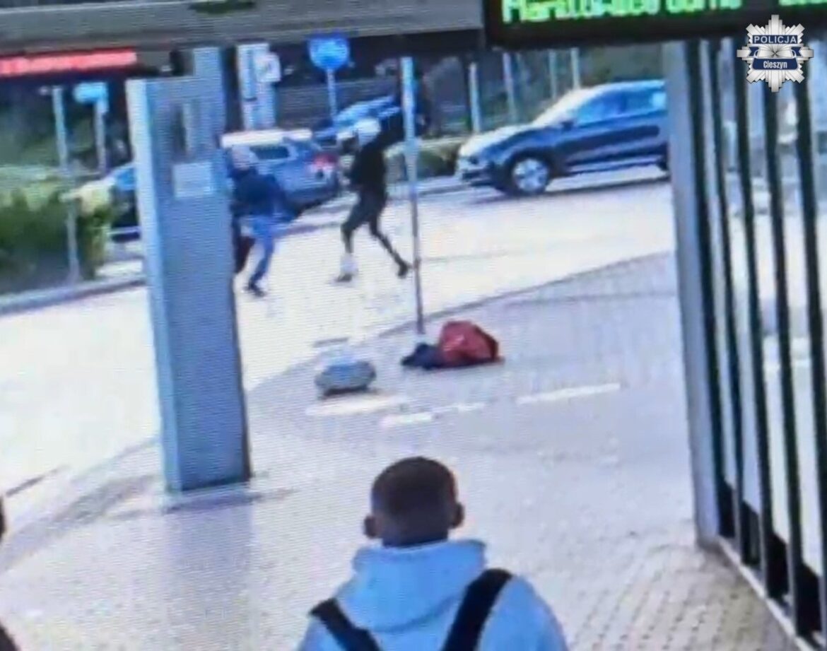 szarpanina z nożem na dworcu w Cieszynie