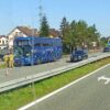 Zderzenie autobusu z Citroenem na DK81. Poszkodowana 55-latka