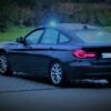 BMW jechało zygzakiem. Za kierownicą 22-latek z zakazem, obok poszukiwany 38-latek