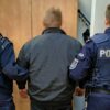 Dwóch mężczyzn zatrzymanych za uszkodzenie samochodu i drzwi mieszkania