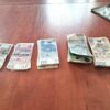 Ponad 7 tysięcy złotych leżało pod sklepem. Znalazcy nie wahali się ani chwili