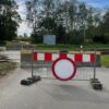 Beton na przejeździe kolejowym. Miasto: to nielegalne