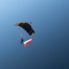 Święto 18. Bielskiego Batalionu Powietrznodesantowego. Spadochroniarze skakali nad miastem