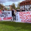 Kolej postawiła bariery. Mieszkańcy odpowiedzieli protestem