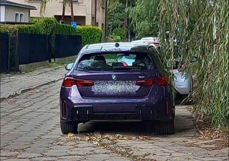 Grażyny auto z wypożyczalni zajmuje miejsce na osiedlu