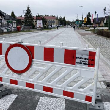 fragment Strumieńskiej koło Urzędu Gminy Jasienica zamknięty