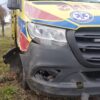 Zderzenie samochodu z karetką pogotowia. Oba pojazdy wypadły z drogi