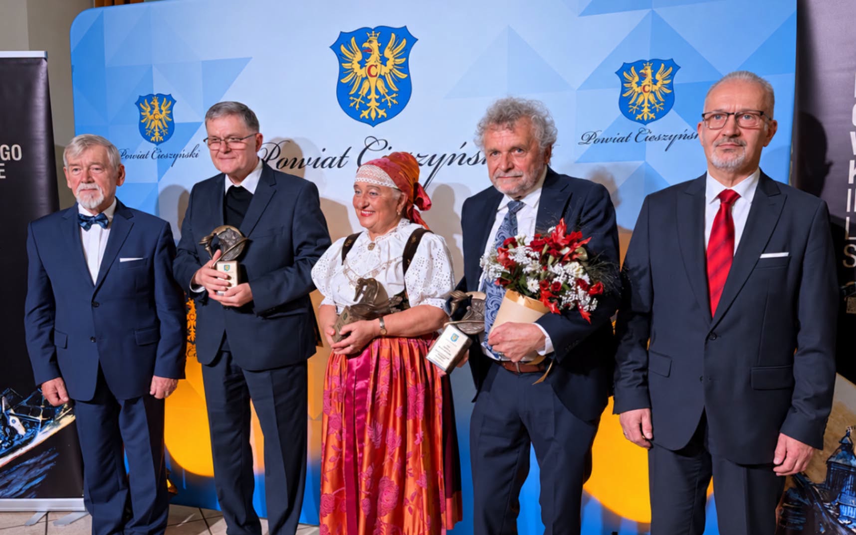 Tło